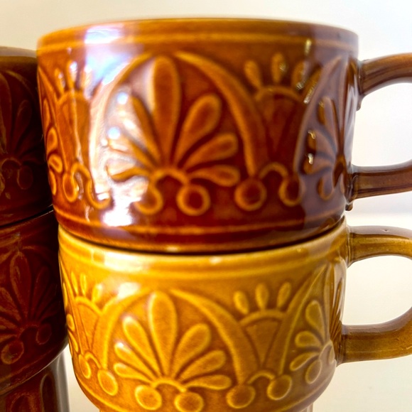 4 VTG Embossed Mid
Century Modern Ceramic Glazed
Stacking Mugs Japan
Brown Gold - Picture 4 of 9
